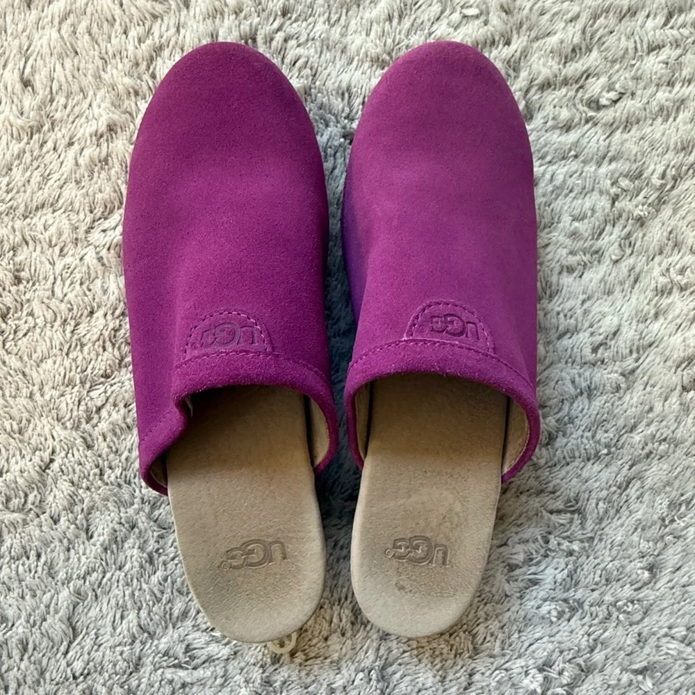 Girls UGG Suede Fuchsia Clogs